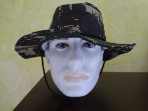 foto chapéu australiano camuflado