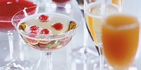 foto coquetel de champanhe com frutas