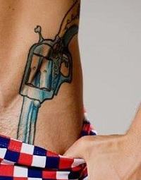 tattoo mateus verdelho arma