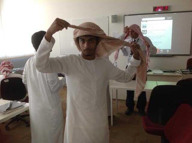 como amarrar lenço arabe na cabeça